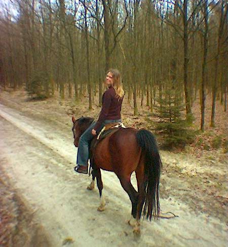 De eerste keer rijden in het bos